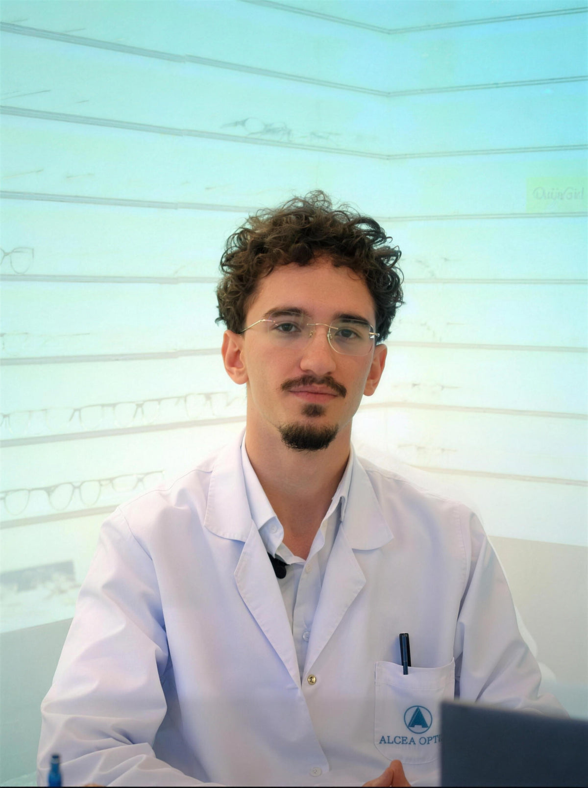 Arsi Allko, optometrist në ALGEA Tiranë
